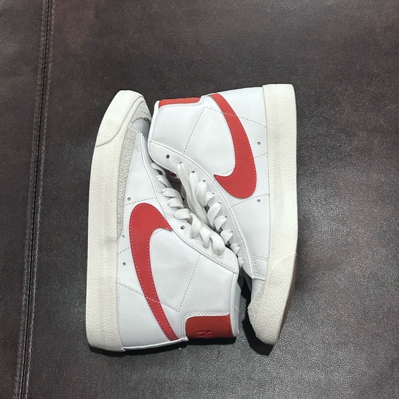 Nike blazer. Size 5 - Picture 7 of 14